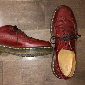 DR. MARTENS 3989 OXBLOOD BROGUE SHOES US 9 Womens